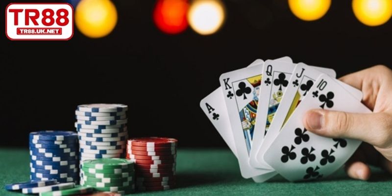 Quan sát đối thủ để cược game bài TR88 hiệu quả